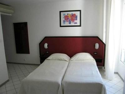 Bristol Hotel 3*